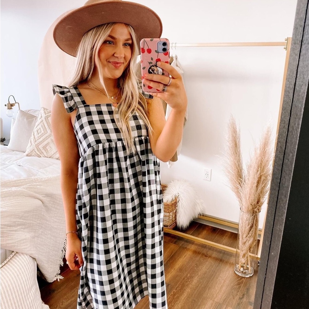 NWT size large babydoll dress! Black & white.